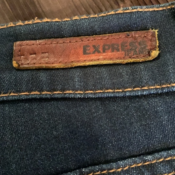Express, straight leg cut jeans, with beautiful dark wash, size 8, EUC - Picture 9 of 11